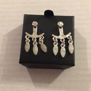 Avon Jacket Drop Earrings silver tone (M)